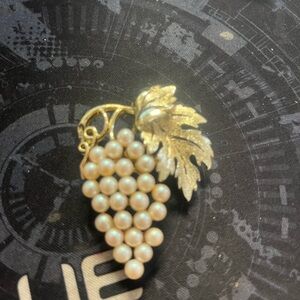 Trifari Gold and Cream Pearl Brooch